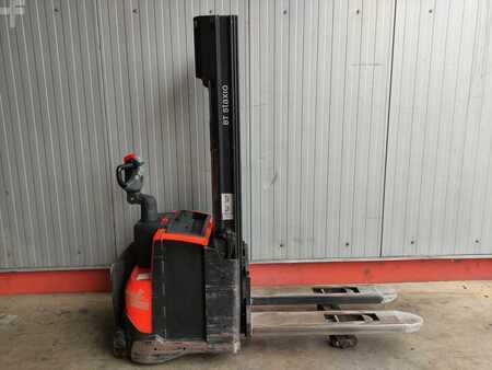 Stacker pedestre 2011  BT SWE 140 L (2)