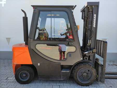 Empilhador diesel 2019  Doosan D30 GP (2)