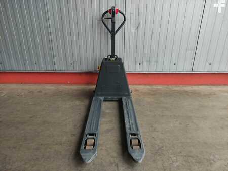 Nízkozdvižný vozík 2025  Linde MT15C (3)