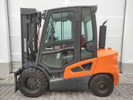 Dízel targoncák 2023  Doosan D35C-9 (1)