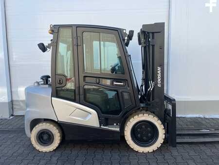 Dieselstapler 2021  Doosan D30S-9 (2)