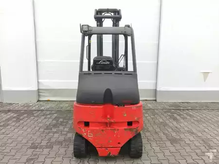 4-wiel elektrische heftrucks 2011  Linde E30-03/600-336 (4)