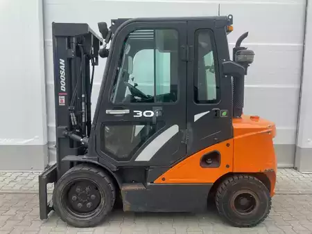 Diesel heftrucks 2020  Doosan D30 S-7 (1)