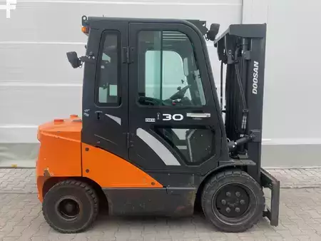 Diesel heftrucks 2020  Doosan D30 S-7 (2)