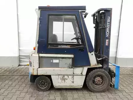 4-wiel elektrische heftrucks 1989  Komatsu FB25/3 (2)