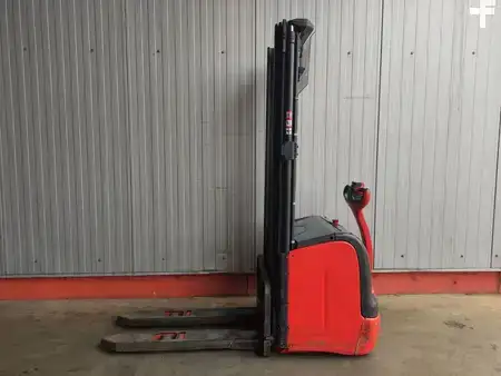 Apilador eléctrico 2013  Linde L14 - 372 (1)