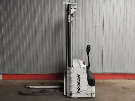 Apilador eléctrico 2017  Doosan LEDS 20 (1)