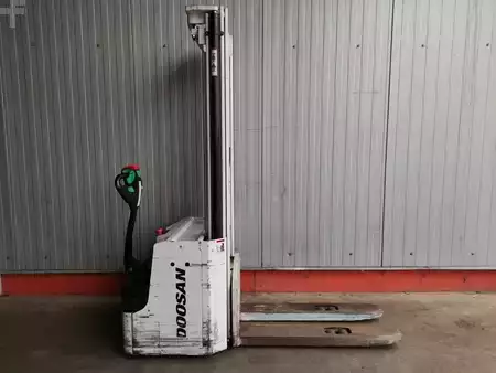 Apilador eléctrico 2017  Doosan LEDS 20 (2)