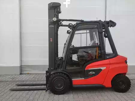 Elektromos 4 kerekű 2025  Linde H35D-01/1202 (1)