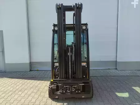 Elektromos 4 kerekű 2017  Yale ERP20VF LWB E2380 (3)
