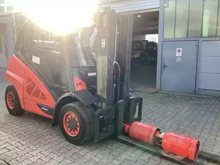 Gázüzemű targoncák 2016  Linde H50T-02 (7)