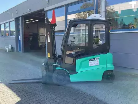 Elektro 4 Rad 2019  Mitsubishi FB30CN (2)