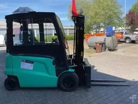 Elektro 4 Rad 2019  Mitsubishi FB30CN (3)