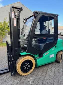 El truck - 4 hjulet 2025  [div] ECB35QL (2)