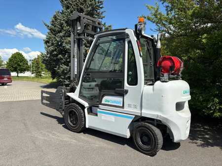 Carretilla elevadora GLP 2016  Unicarriers UG1D2A32LQ (DX32) (1)