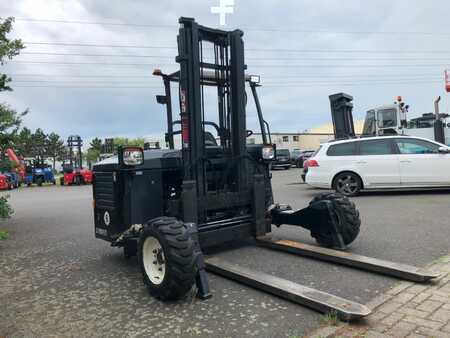 Używane wózki widłowe podwieszane 2021  Moffett M4 25.3 NX (3)