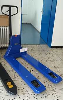 Porta-paletes com balança 2022  [div] Wiegehubwagen  (1)