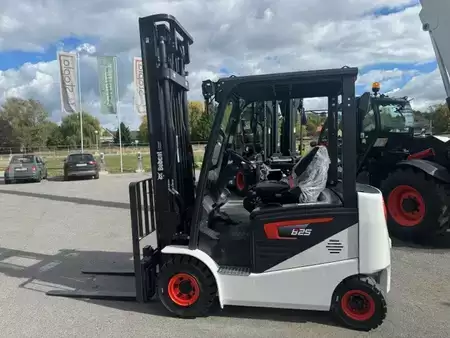 Elektro 4 Rad 2026  Bobcat B25NS (7)