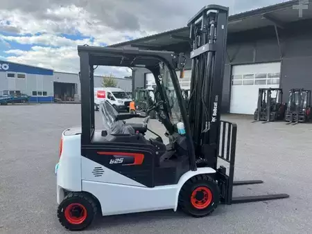 Elektro 4 Rad 2026  Bobcat B25NS (7)