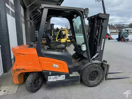 Dízel targoncák 2022  Doosan D30NXS (4)
