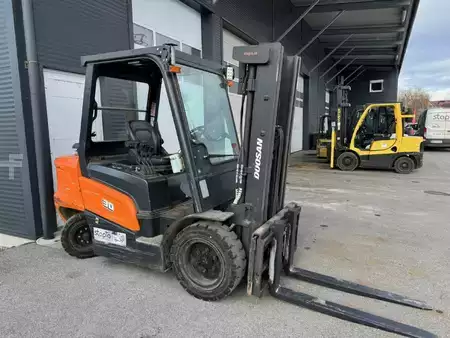 Dízel targoncák 2022  Doosan D30NXS (5)