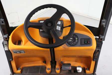 Chariot tracteur 2005  Still R06-06 (3)