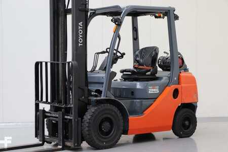 LPG Forklifts 2016  Toyota 02-8FGF25 (1) 