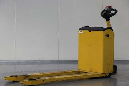Electric Pallet Trucks 2013  Hyster P2.0 (1)