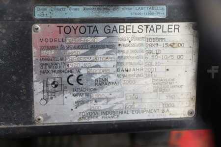 Empilhador a gás 2001  Toyota 02-7FGF30 (4)