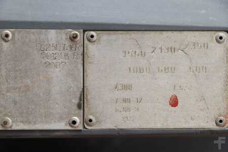 Chariot élévateur gaz 2007  Komatsu FG25HT-16R (4)