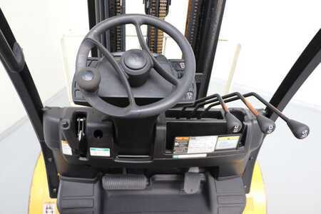 LPG Forklifts 2018  Yale GLP35VX (3)