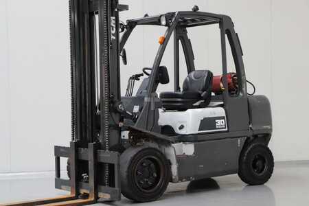 LPG Forklifts 2012  Nissan UG1D2A30LQ (1)