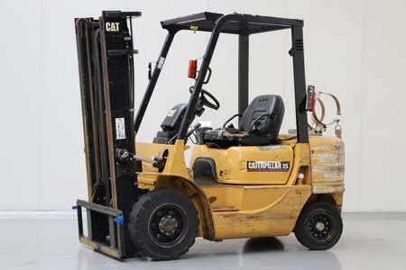 LPG heftrucks 2003  CAT Lift Trucks GP25K (1)