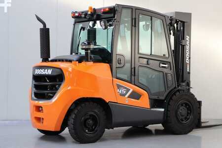 Chariots élévateurs diesel 2022  Doosan D45SC-9 (2)