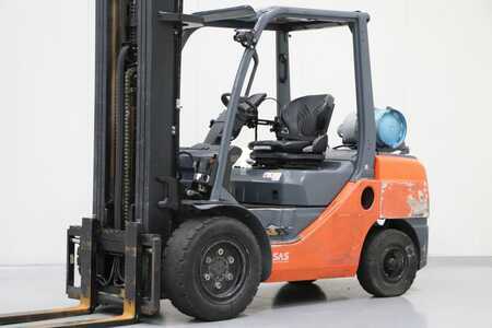 Treibgasstapler 2018  Toyota 02-8FGJF35 (1)