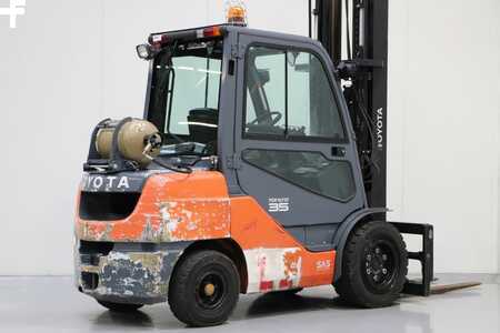 Treibgasstapler 2017  Toyota 02-8FGJF35 (2)