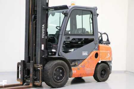 Treibgasstapler 2018  Toyota 02-8FGJF35 (1)