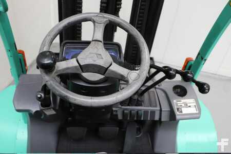 Nestekaasutrukki 2006  Mitsubishi FG30N (3)