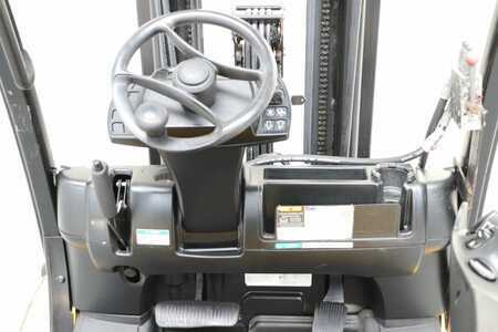 Treibgasstapler 2017  Yale GLP25VX (3)
