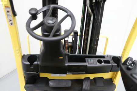 Chariots électriques à 4 roues 2013  Hyster J2.5XN (3)