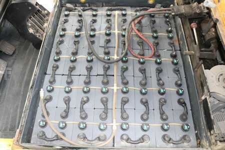 Carrelli elettrici 4 ruote 2004  Hyster J3.00XM (5)