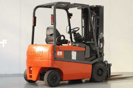 Sähkö - 4 pyör 2000  Nissan Q02L25CU (2)