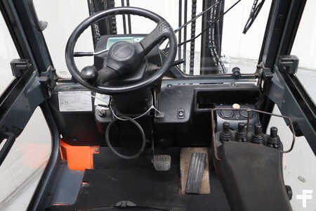 Elektro čtyřkolový VZV 2003  Toyota 7FBMF30 (3)