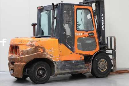 Wózki widłowe diesel - Doosan D50SC-5 (2)