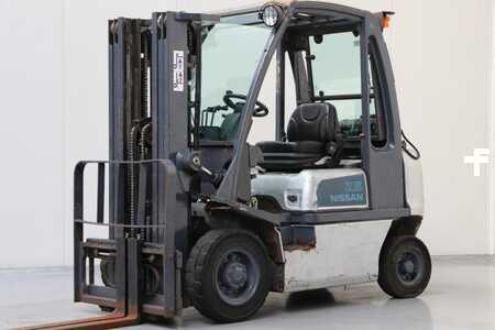 Treibgasstapler 2007  Nissan UD02A25PQ (1)