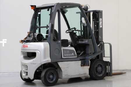 Treibgasstapler 2007  Nissan UD02A25PQ (2)