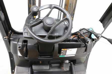 Chariots élévateurs diesel 2012  Yale GDP35VX (3)