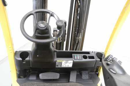 Carrelli elettrici 4 ruote 2011  Hyster J2.2XN (3)