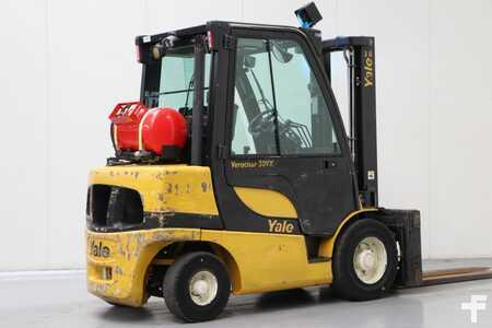 Wózki gazowe 2015  Yale GLP30VX (2)