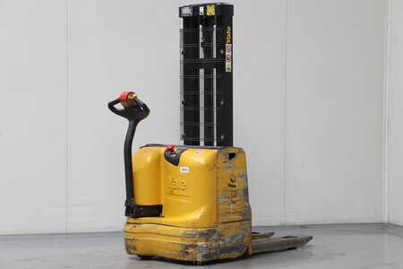Pallet Stackers 2008  Yale MS10E (2)
